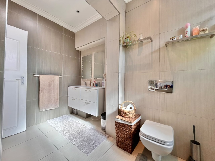 To Let 4 Bedroom Property for Rent in Plumstead Western Cape